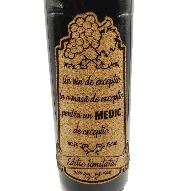 Un vin de exceptie la o masa de exceptie, eticheta pluta cu mesaj